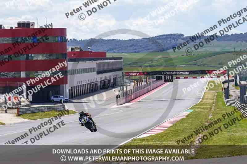 cadwell no limits trackday;cadwell park;cadwell park photographs;cadwell trackday photographs;enduro digital images;event digital images;eventdigitalimages;navarra;no limits trackdays;peter wileman photography;racing digital images;trackday digital images;trackday photos